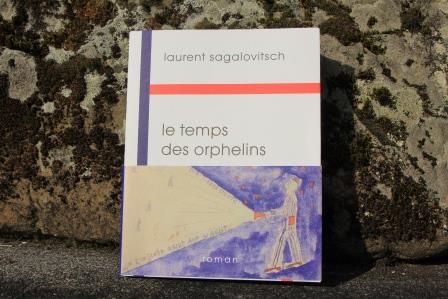 Photo Domi C Lire couverture du roman le temps des orphelins Laurent Sagalovitsch